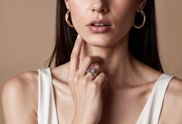 How to Wear Statement Pieces Without Overdoing It